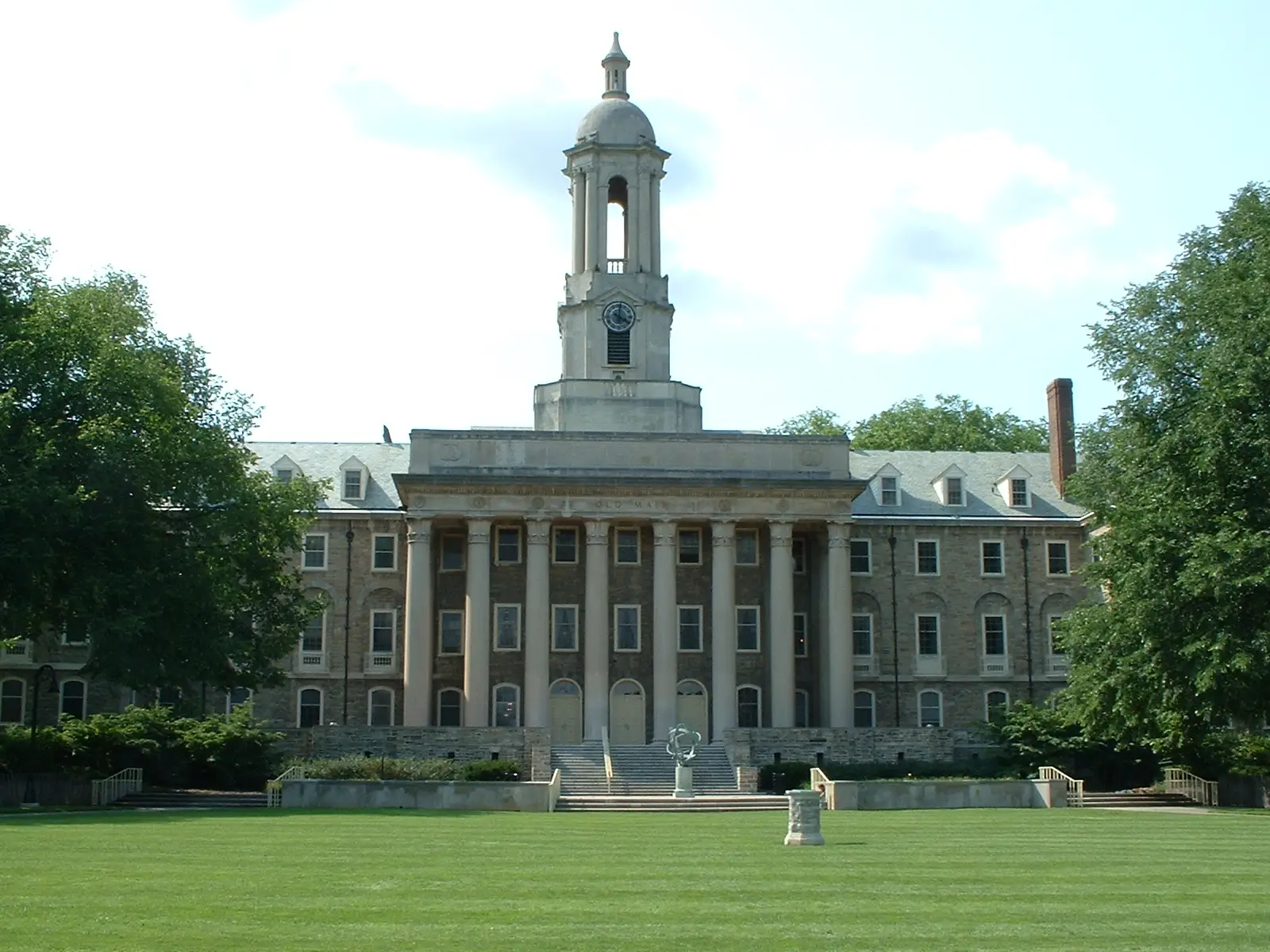 Pennsylvania State University campus — Main entrance of Old Main , at Penn State University in University Park , Pennsylvania .